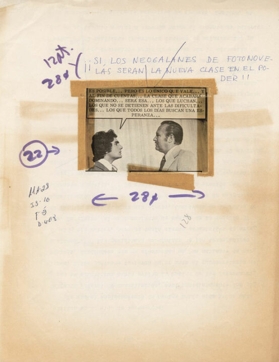 Hoja reciclada con una viñeta extraída de la fotonovela Novelas de amor (núm. 849, del 15 de noviembre de 1976), un comentario manuscrito de Carlos Monsiváis y marcas para formación. Archivo de la Galería López Quiroga.
